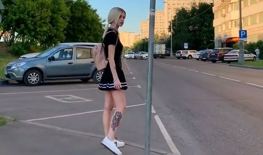 Пикапер снял русскую блондинку на улице и получил от нее минет и оргаз...